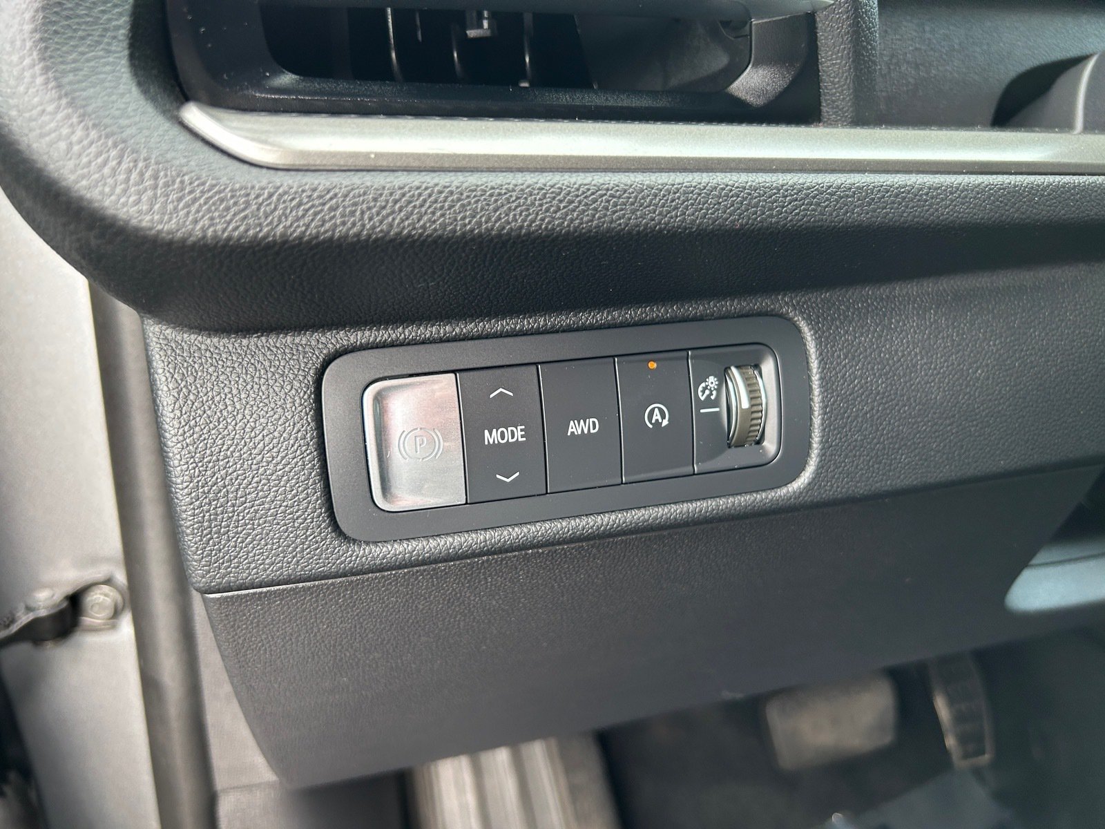 Used 2025 Chevrolet Traverse LT AWD/4WD image 29