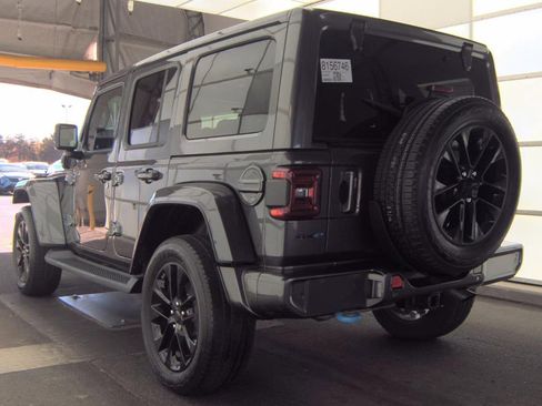 Used 2021 Jeep Wrangler Unlimited Sahara AWD/4WD image 6