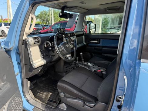 Used 2012 Toyota FJ Cruiser 4WD image 12