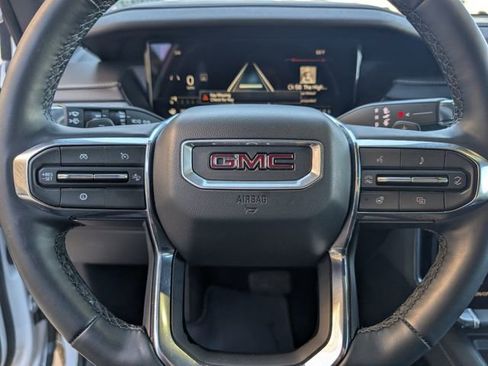 Used 2025 GMC Acadia Elevation image 12