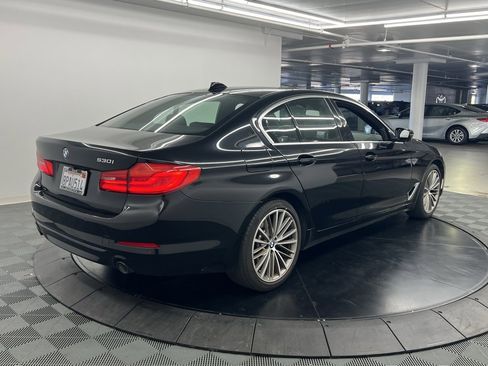 Used 2020 BMW 530i w/ Convenience Package image 4