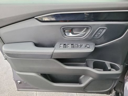 Certified 2025 Honda Pilot Touring image 21