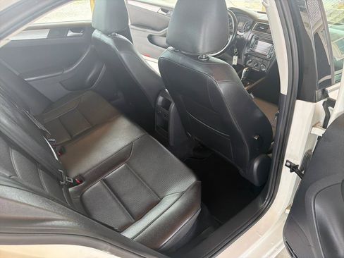 Used 2013 Volkswagen Jetta SE FWD image 36