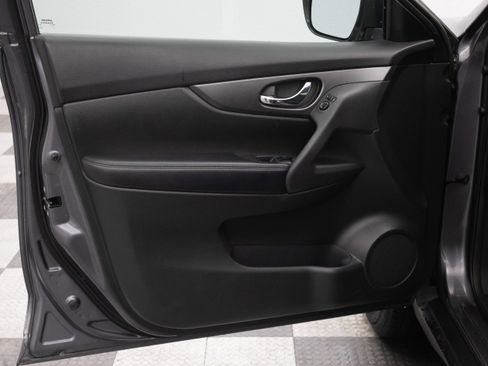 Used 2016 Nissan Rogue S image 18