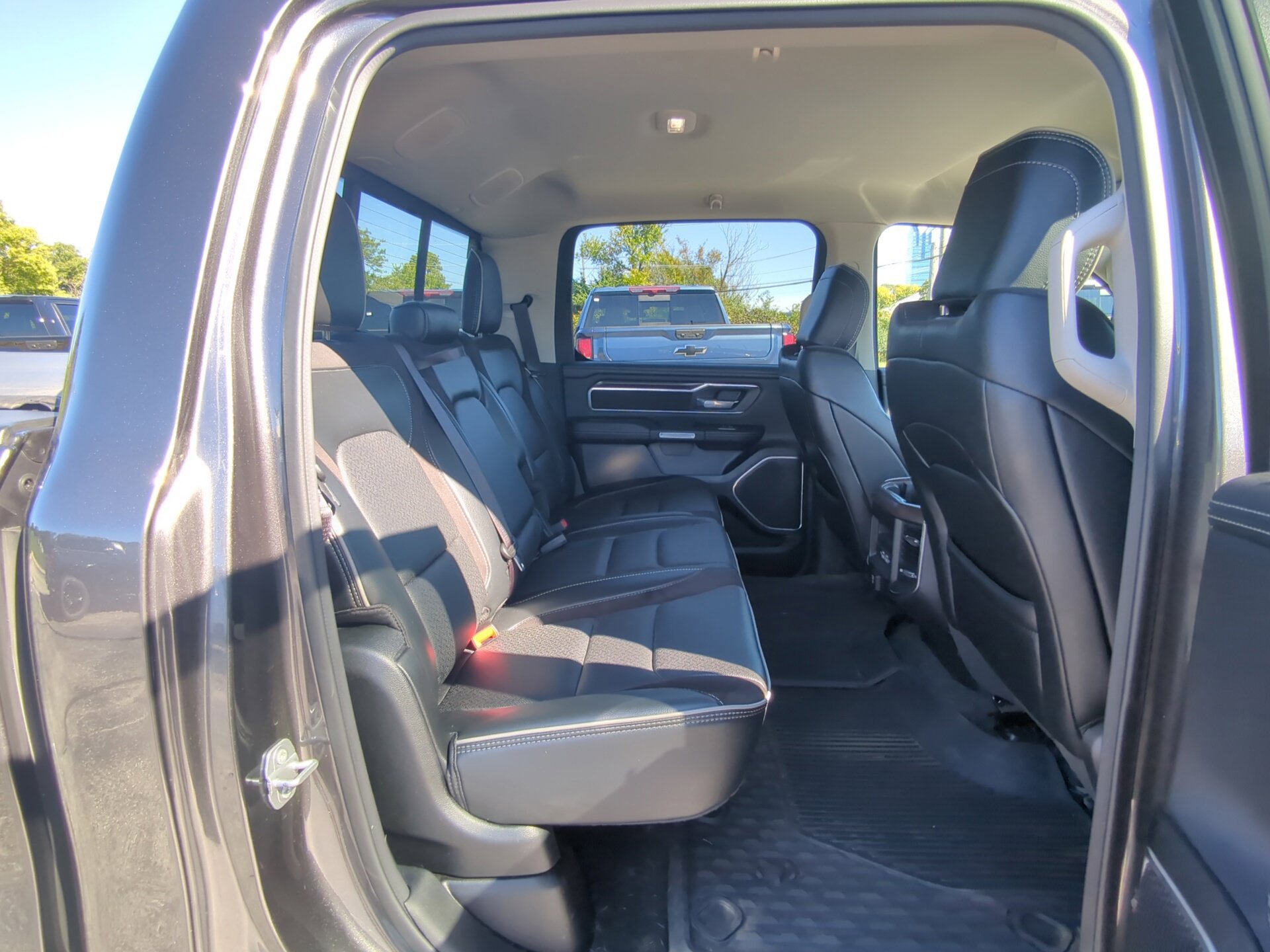 Used 2022 RAM 1500 Laramie AWD/4WD image 10