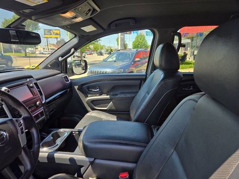 Used 2018 Nissan Titan SL w/ Midnight Edition AWD/4WD image 9