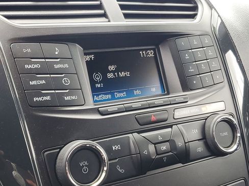 Used 2018 Ford Explorer XLT image 19