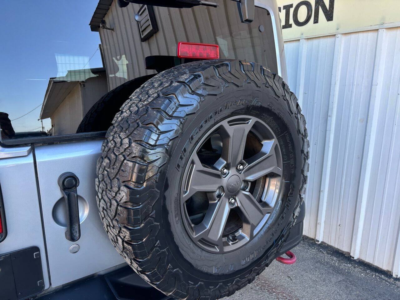 Used 2018 Jeep Wrangler Unlimited Rubicon AWD/4WD image 8