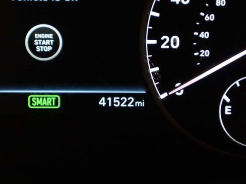 Used 2017 Genesis G90 5.0 Ultimate RWD image 8