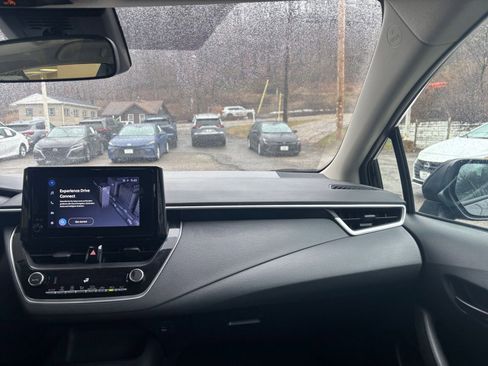 Used 2025 Toyota Corolla LE image 34