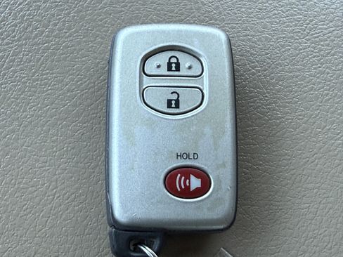 Used 2014 Toyota 4Runner Limited image 32