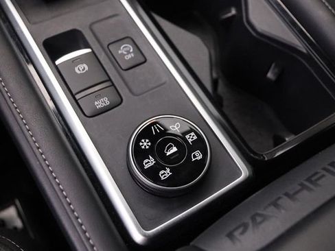 Certified 2025 Nissan Pathfinder SV AWD/4WD image 21