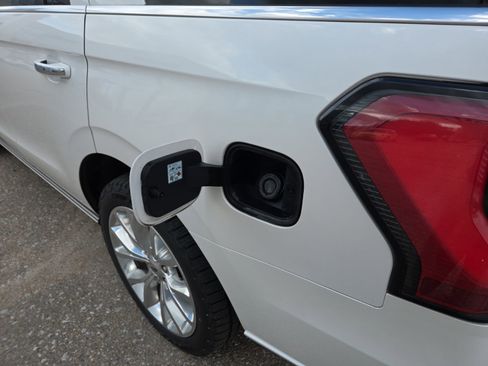 Used 2019 Ford Expedition Platinum AWD/4WD image 18