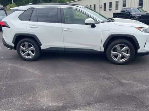Used 2021 Toyota RAV4 XLE Premium AWD/4WD image 5