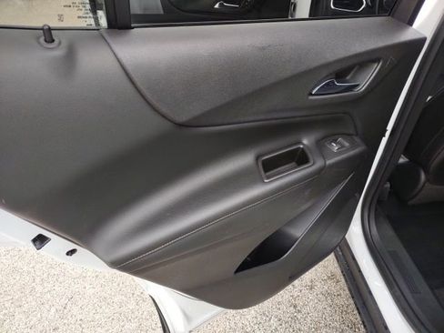 Used 2021 Chevrolet Equinox Premier AWD/4WD image 16