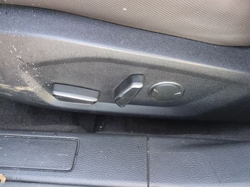 Used 2020 Ford Fusion SE w/ Equipment Group 151A image 17