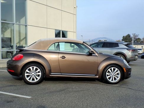 Used 2013 Volkswagen Beetle TDI image 8