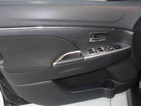 Used 2019 Mitsubishi Outlander Sport SE FWD image 12