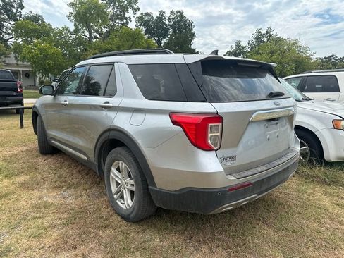 Used 2024 Ford Explorer XLT w/ Equipment Group 202A RWD image 5