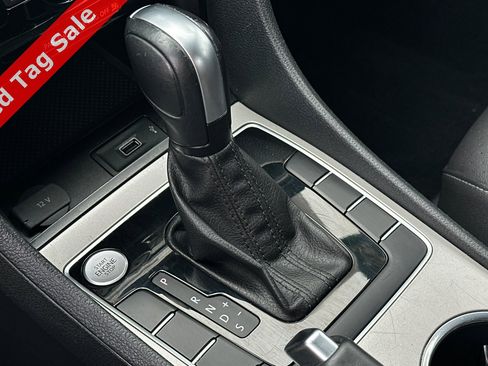 Certified 2022 Volkswagen Passat 2.0T SE image 21
