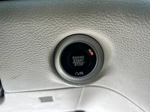 Used 2023 Chrysler Pacifica Touring-L FWD image 18