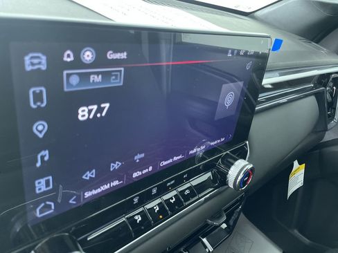 Used 2025 GMC Canyon Elevation image 13