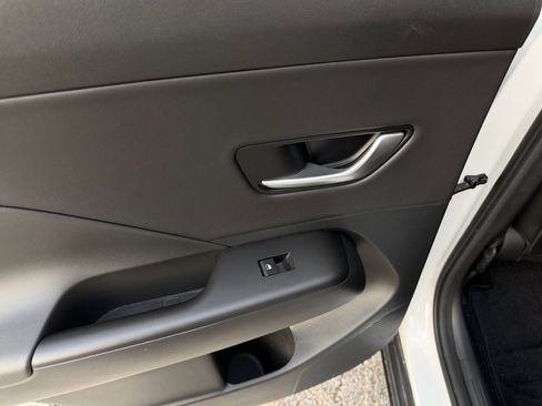 Certified 2025 Hyundai Kona Limited image 18