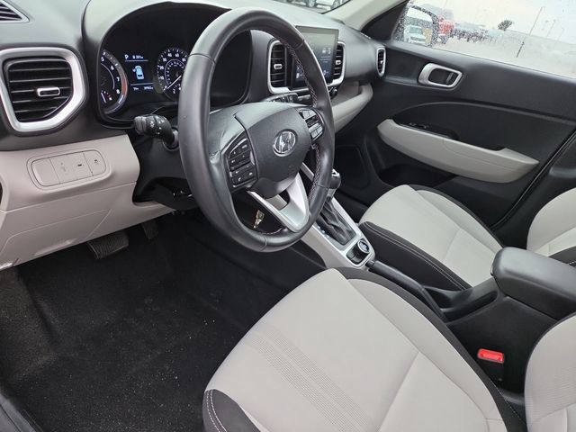 Certified 2022 Hyundai Venue SEL FWD image 23