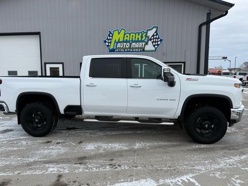 Used 2021 Chevrolet Silverado 2500 LTZ w/ LTZ Convenience Package image 7