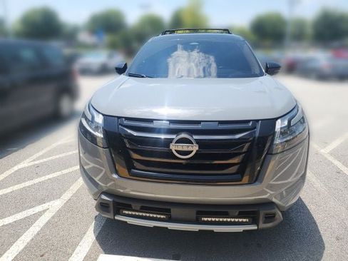 Used 2024 Nissan Pathfinder SL w/ SL Premium Package FWD image 4