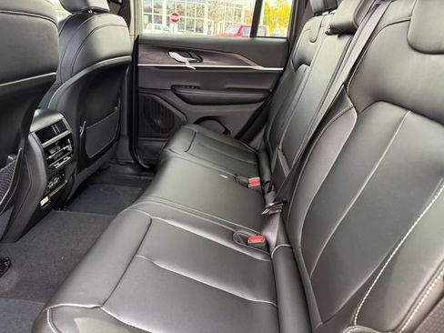 New 2025 Jeep Grand Cherokee Limited image 22