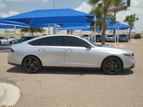 Used 2025 Honda Accord Sport image 4