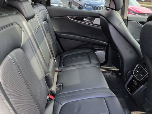 Used 2021 Lincoln Nautilus Reserve w/ Equipment Group 202A image 11