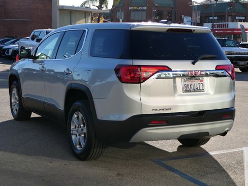 Used 2019 GMC Acadia SLE image 3