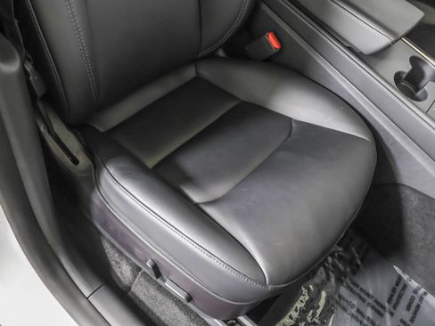 Used 2022 Tesla Model Y Long Range image 45