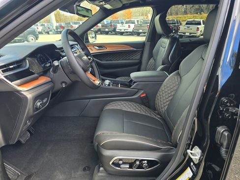 New 2025 Jeep Grand Cherokee Summit image 4