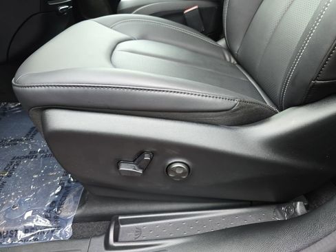 New 2026 Chrysler Pacifica Select image 30