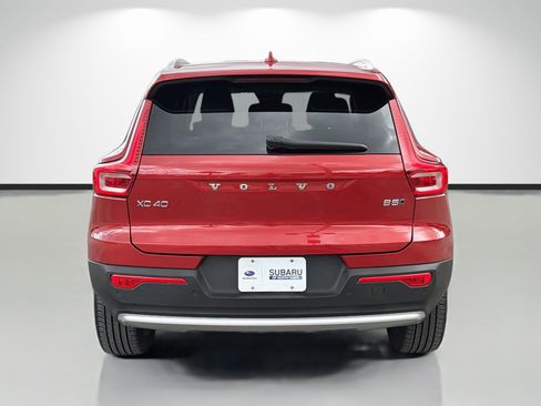 Used 2024 Volvo XC40 B5 Plus AWD/4WD image 4