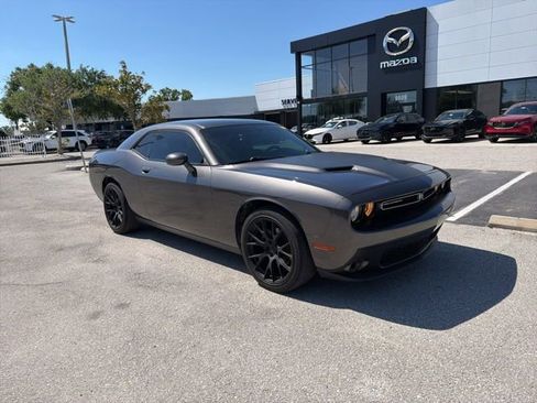 Used 2018 Dodge Challenger SXT RWD image 3