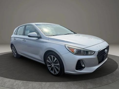 Used 2019 Hyundai Elantra GT FWD image 3