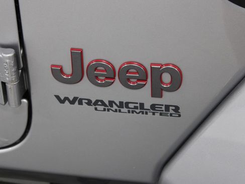 Used 2018 Jeep Wrangler Unlimited Rubicon w/ Steel Bumper Group AWD/4WD image 13