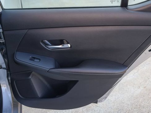 Used 2023 Nissan Sentra SV FWD image 18
