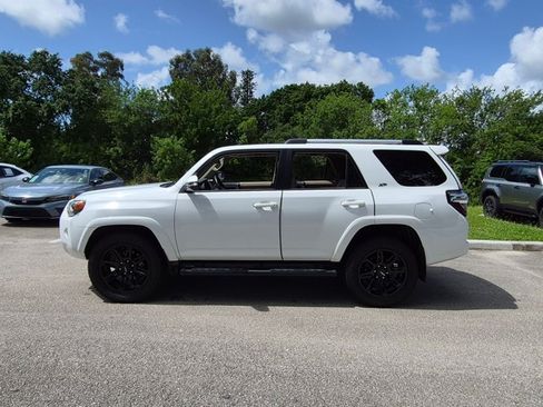 Used 2023 Toyota 4Runner SR5 Premium w/ Moonroof Package AWD/4WD image 5