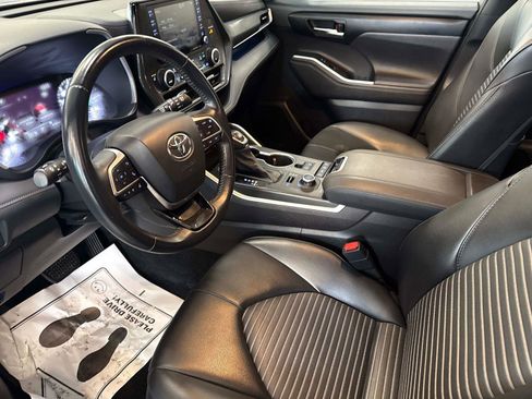 Used 2021 Toyota Highlander XSE image 19