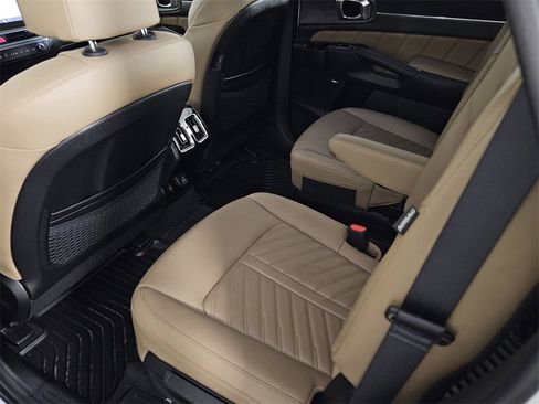 Used 2024 Kia Sorento SX Prestige w/ Olive Brown Leather Package image 28