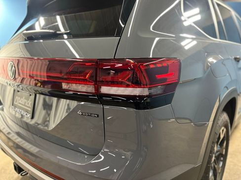 Used 2024 Volkswagen Atlas Peak Edition SE AWD/4WD image 12