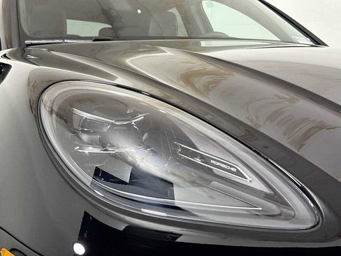 New 2025 Porsche Macan AWD/4WD image 28