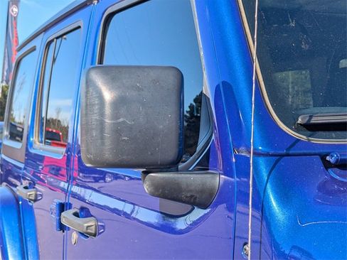 Used 2018 Jeep Wrangler Unlimited Sahara image 12