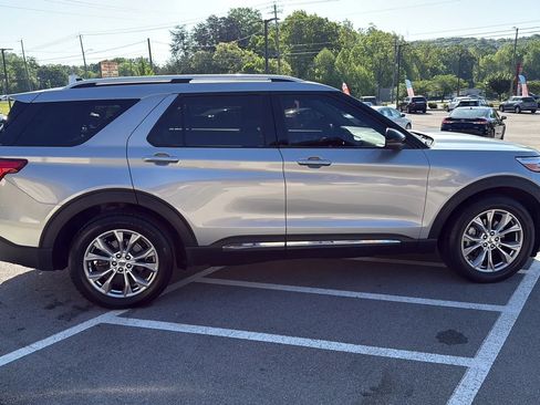 Used 2021 Ford Explorer Limited w/ Equipment Group 301A AWD/4WD image 8
