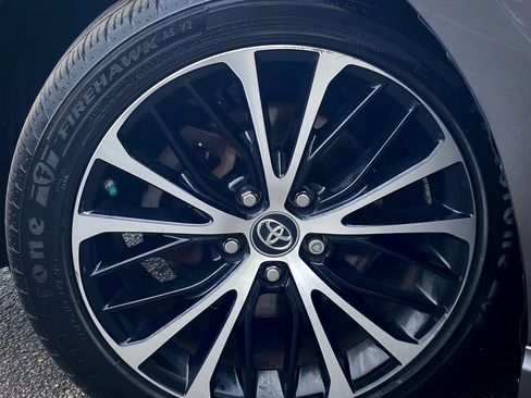 Used 2019 Toyota Camry SE w/ 4 Season Floor Mat Package FWD image 4